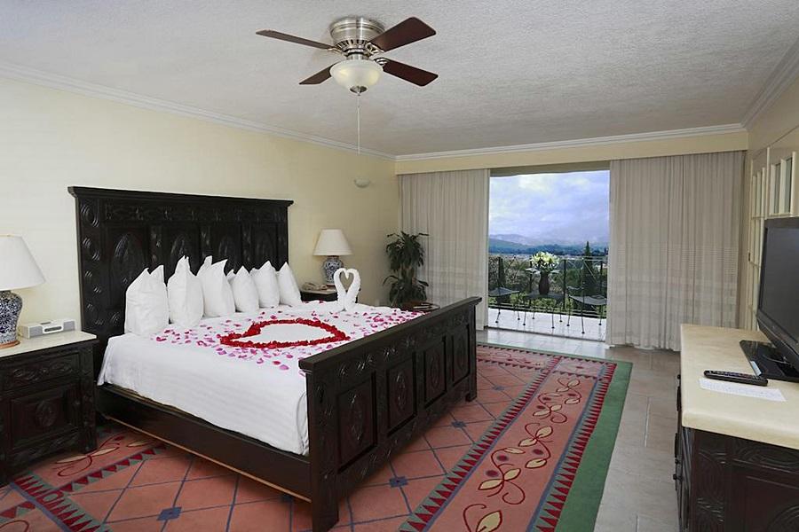 Fiesta Americana Hacienda Ixtapan De La Sal Exteriör bild A bedroom at the hotel