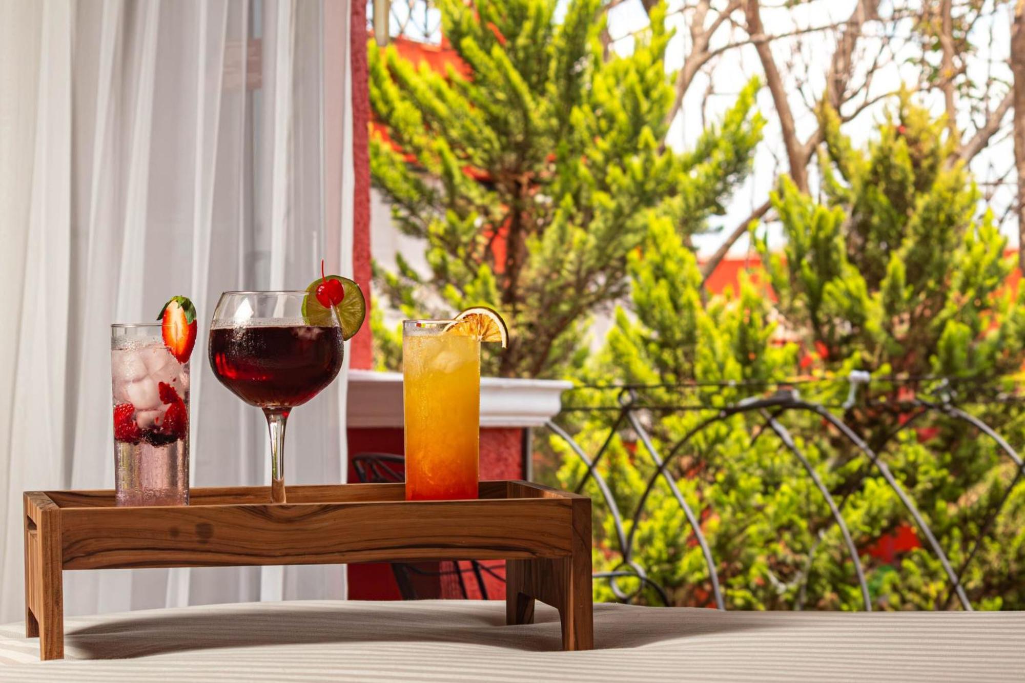 Fiesta Americana Hacienda Ixtapan De La Sal Exteriör bild Cocktails at the hotel