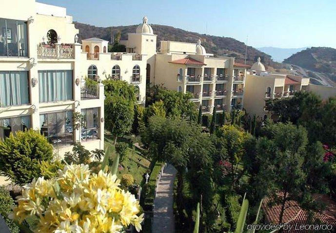 Fiesta Americana Hacienda Ixtapan De La Sal Exteriör bild Residential buildings in Glyfáda