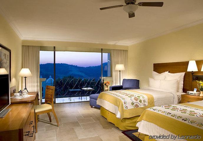 Fiesta Americana Hacienda Ixtapan De La Sal Exteriör bild A guest room at the Hilton Los Cabos