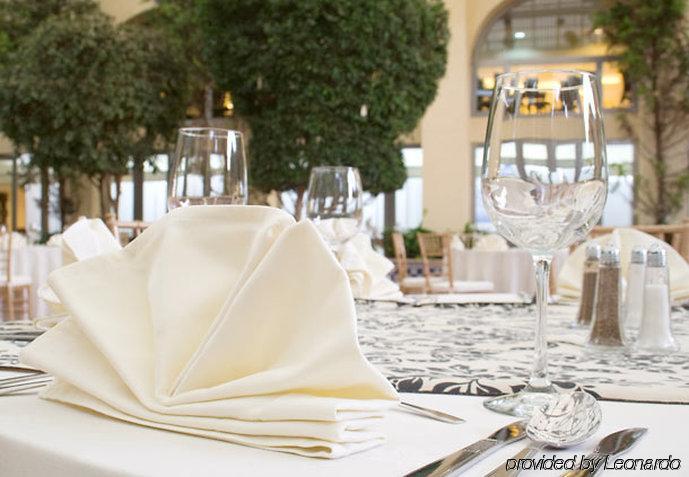 Fiesta Americana Hacienda Ixtapan De La Sal Exteriör bild A table set for fine dining