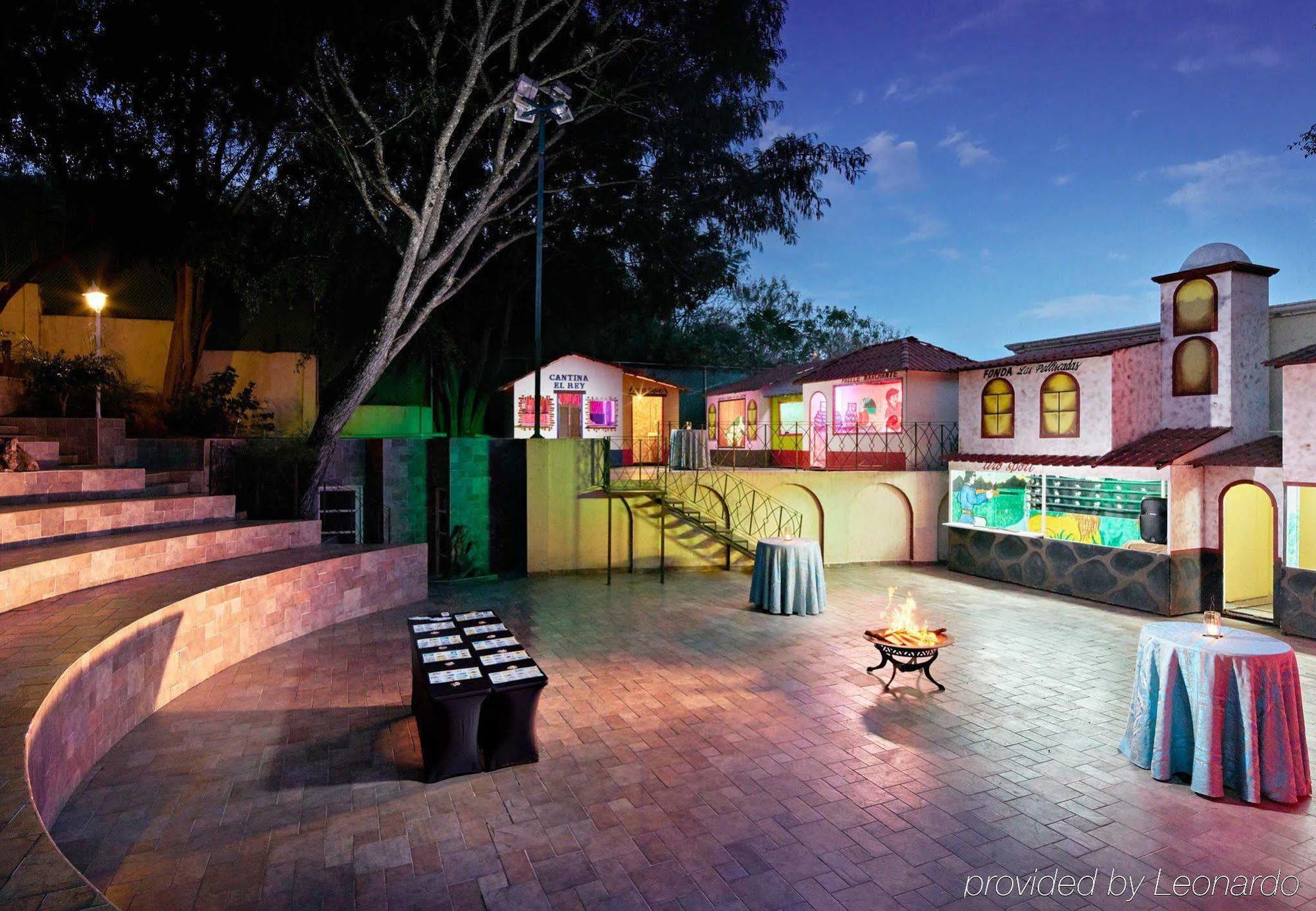 Fiesta Americana Hacienda Ixtapan De La Sal Exteriör bild The Village at the Hard Rock Hotel