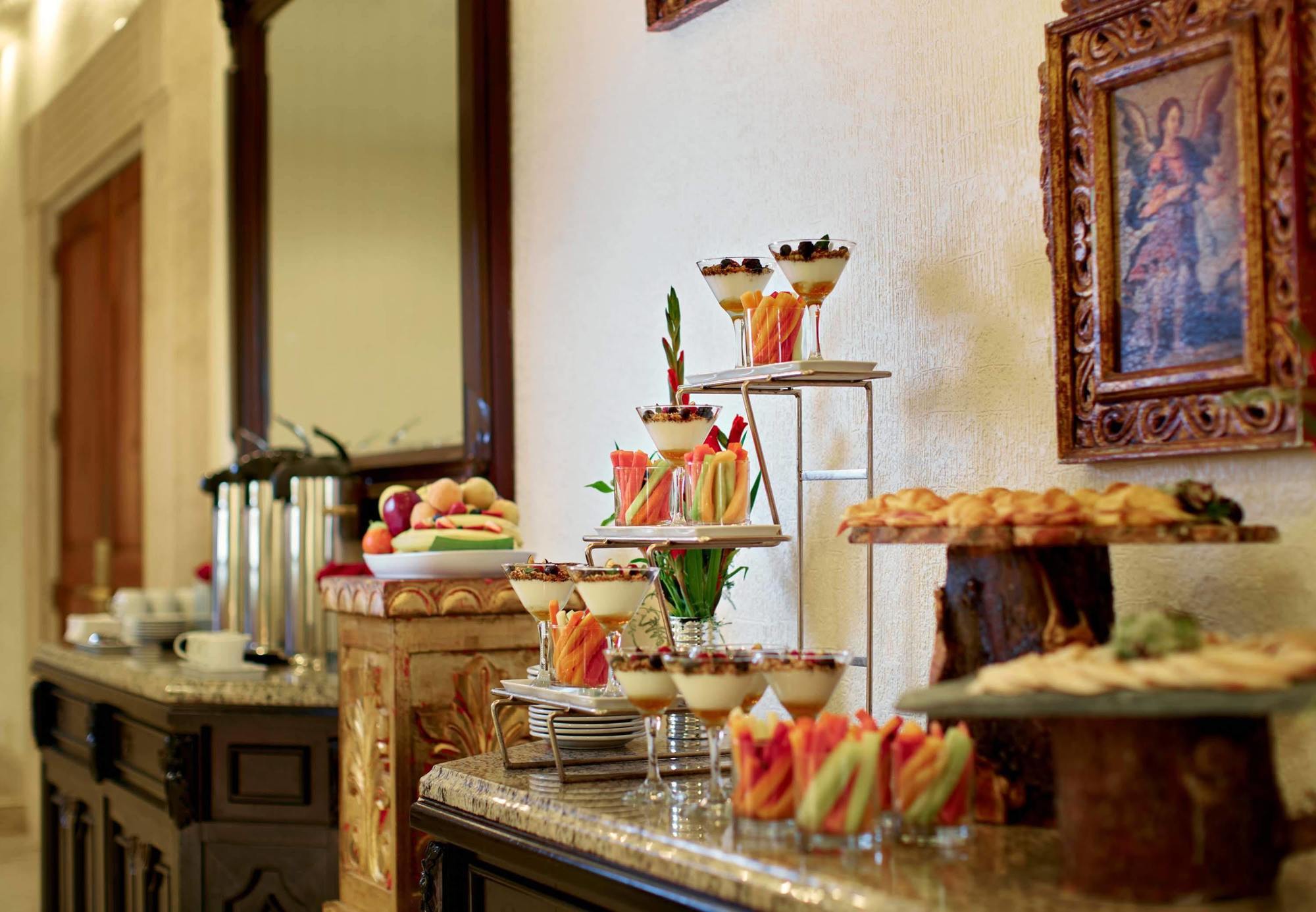 Fiesta Americana Hacienda Ixtapan De La Sal Exteriör bild A buffet at a hotel