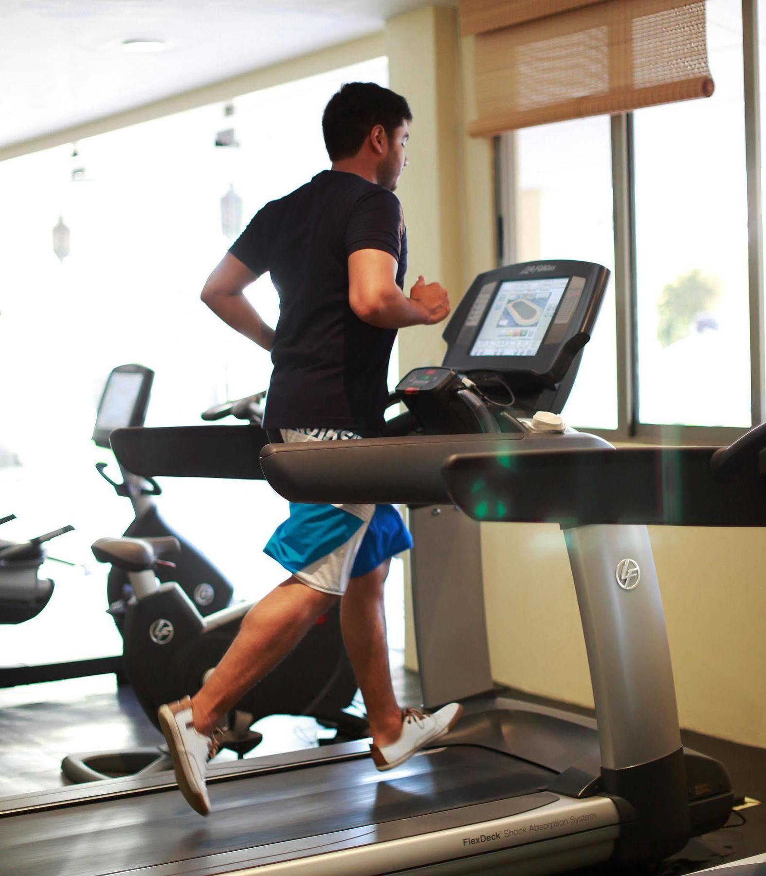 Fiesta Americana Hacienda Ixtapan De La Sal Exteriör bild A treadmill in use